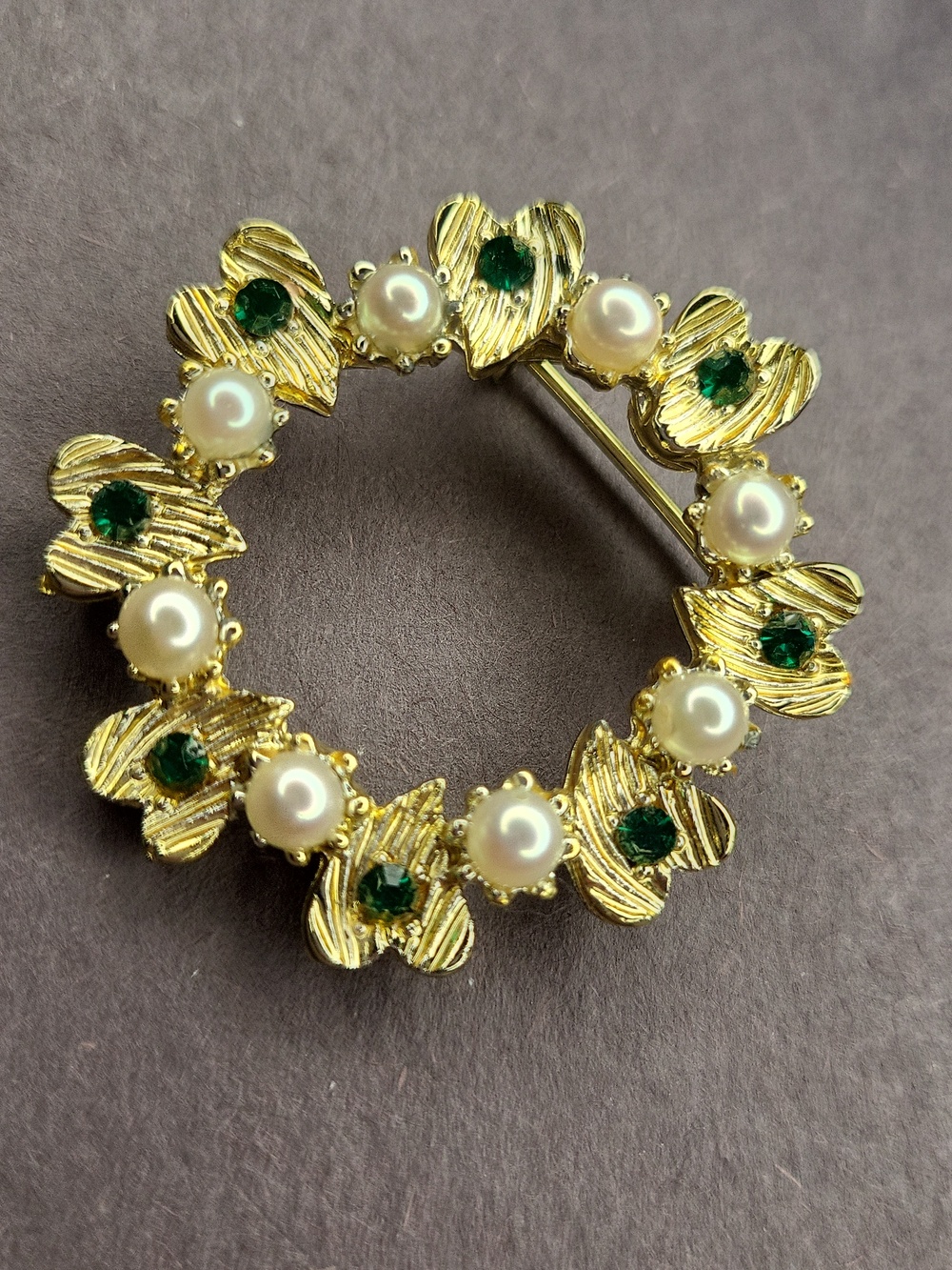 Elegant Gold and Pearl Brooch